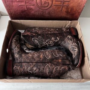 Women’s Cowboy Boots Size 8